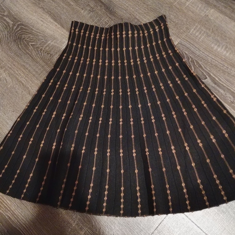 Stretch fit high rise skirt